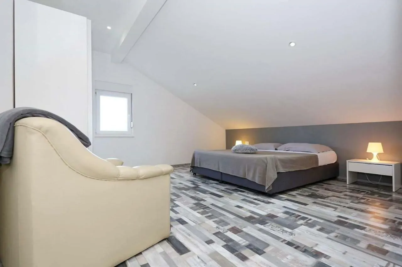 Apartmani Natali Zadar 0*,